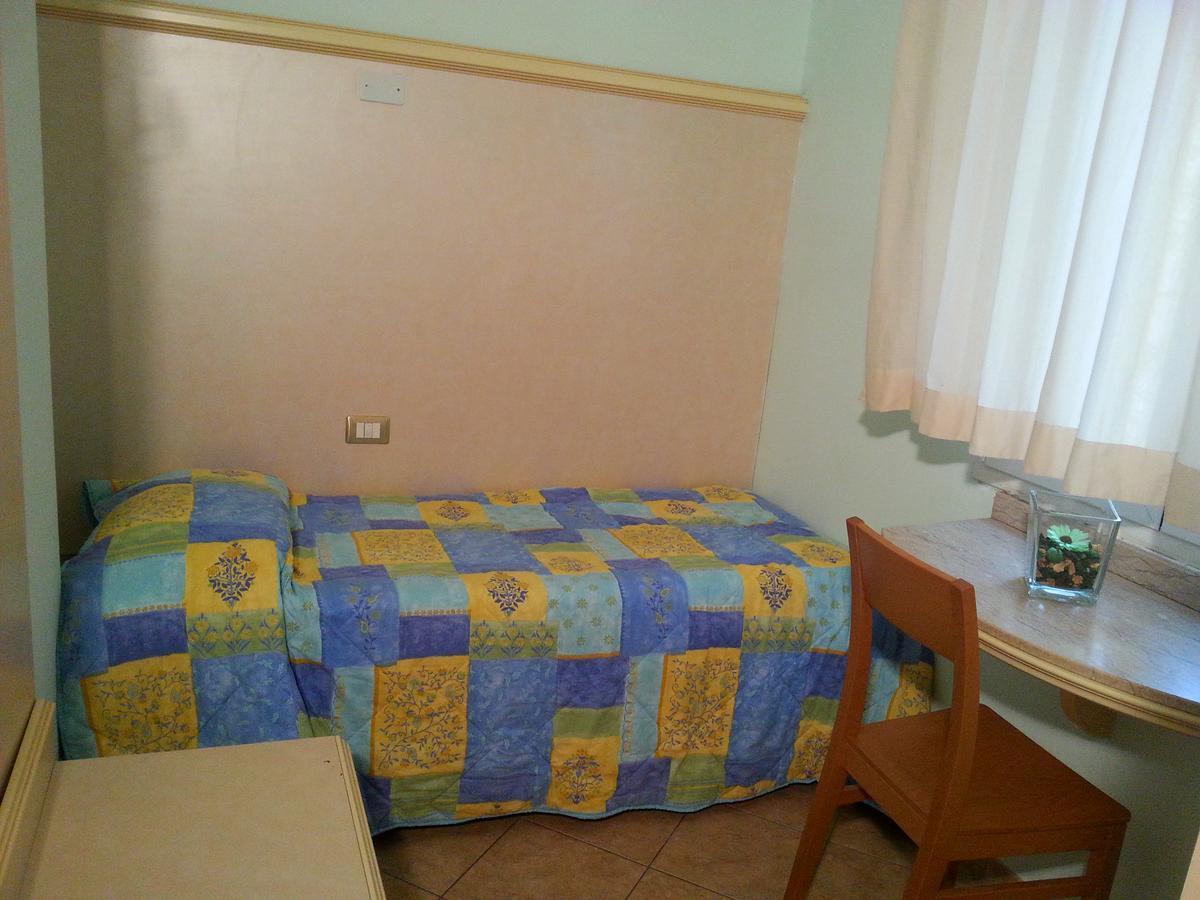 Residenza Melucci Aparthotel Rimini Exterior photo
